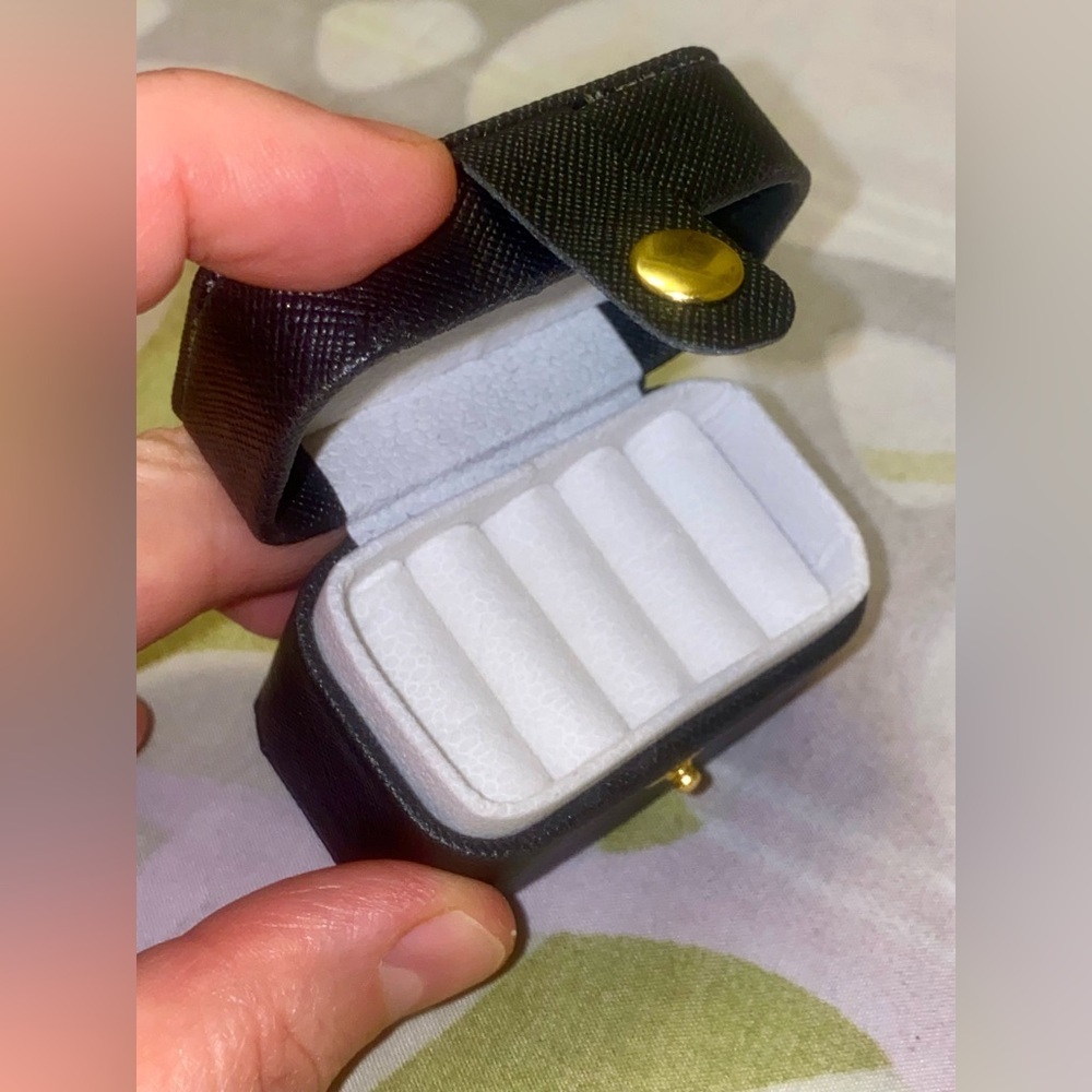 Elegant Black Leather Ring 💍 Jewelry Box 🗃️